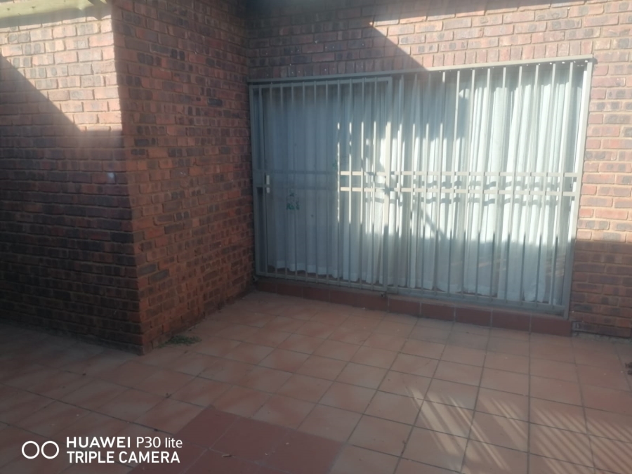 To Let 3 Bedroom Property for Rent in Meyerspark Gauteng