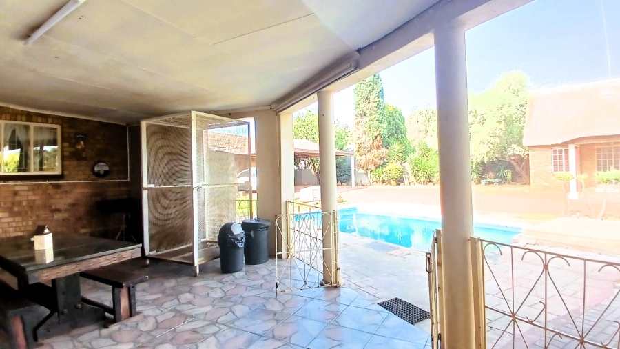 5 Bedroom Property for Sale in Flora Gardens Gauteng