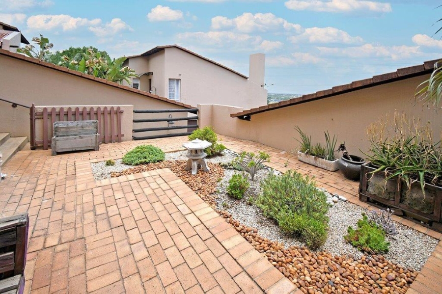 3 Bedroom Property for Sale in Sunnyrock Gauteng