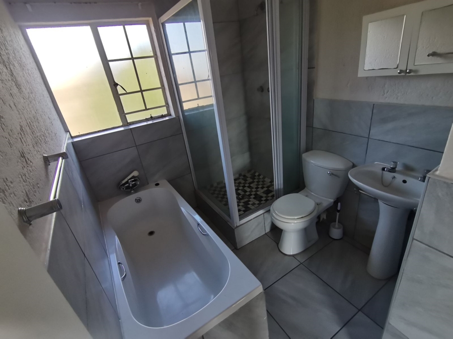 2 Bedroom Property for Sale in Kenleaf Gauteng