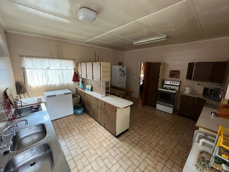5 Bedroom Property for Sale in Larrendale Gauteng