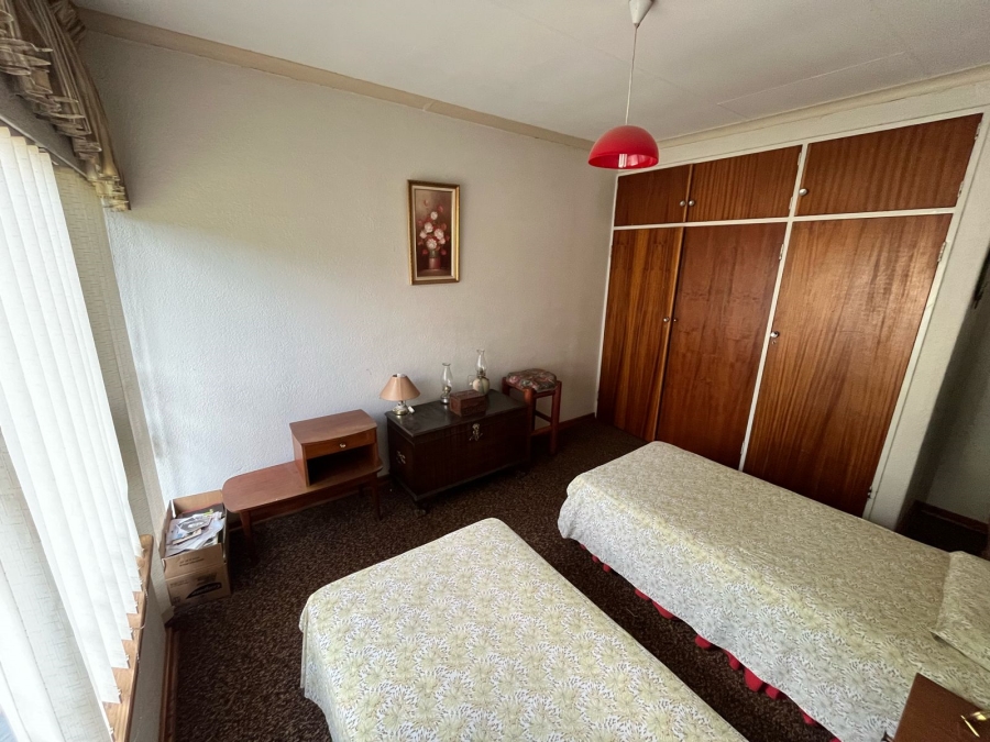 5 Bedroom Property for Sale in Larrendale Gauteng