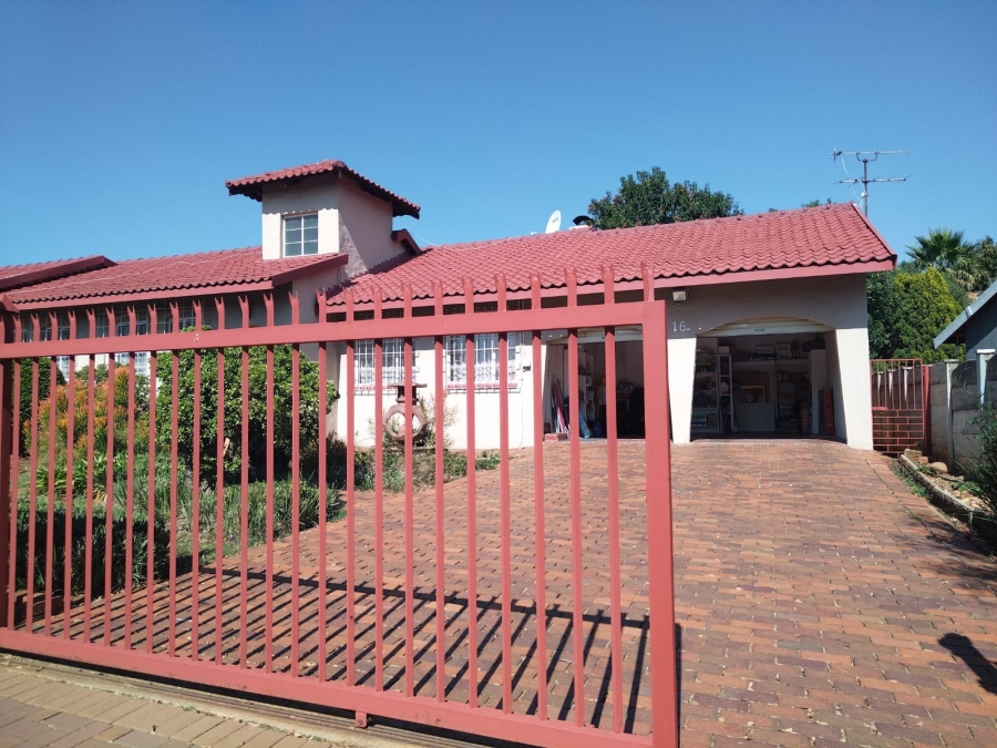 3 Bedroom Property for Sale in Harmelia Gauteng