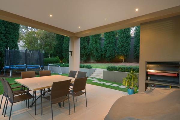 To Let 4 Bedroom Property for Rent in Benmore Gardens Gauteng