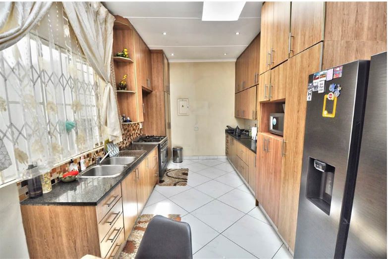 To Let 4 Bedroom Property for Rent in River Club Gauteng