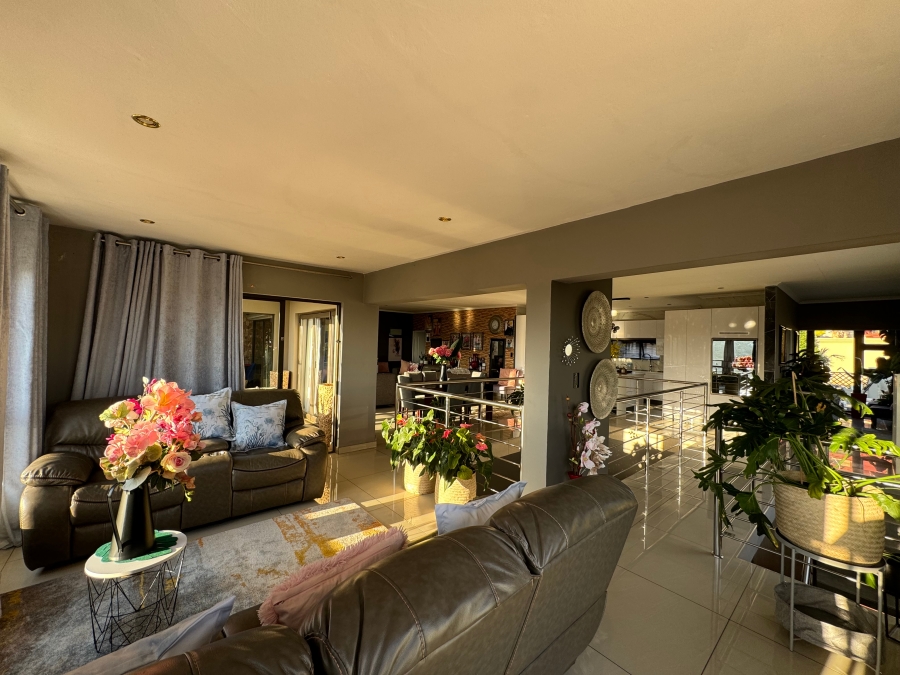 5 Bedroom Property for Sale in Bassonia Estate Gauteng