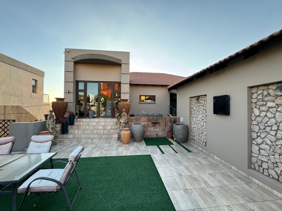 5 Bedroom Property for Sale in Bassonia Estate Gauteng