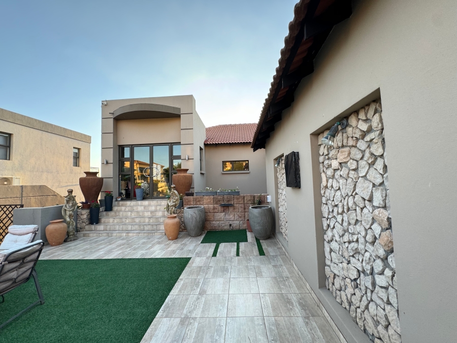 5 Bedroom Property for Sale in Bassonia Estate Gauteng