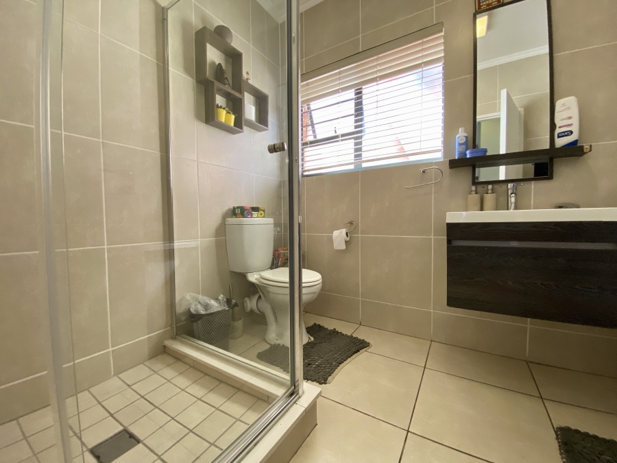 3 Bedroom Property for Sale in Greenstone Hill Gauteng