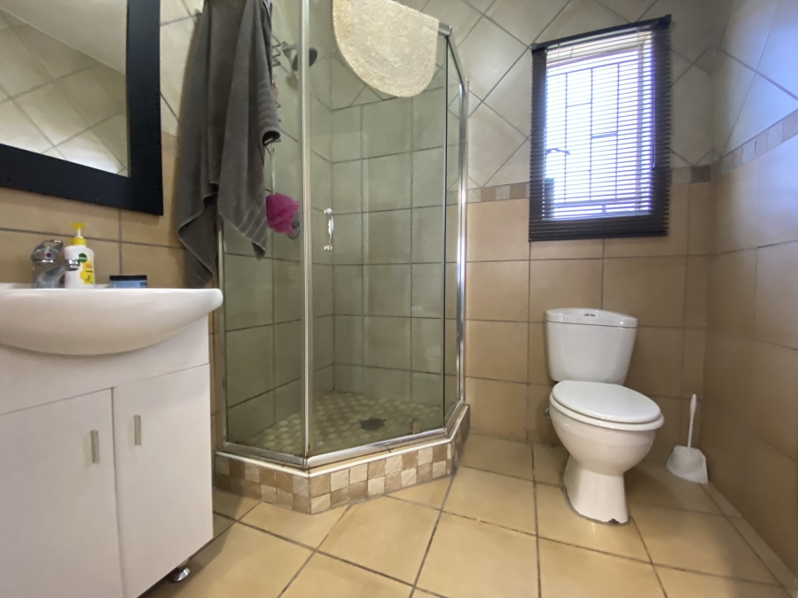 3 Bedroom Property for Sale in Greenstone Hill Gauteng