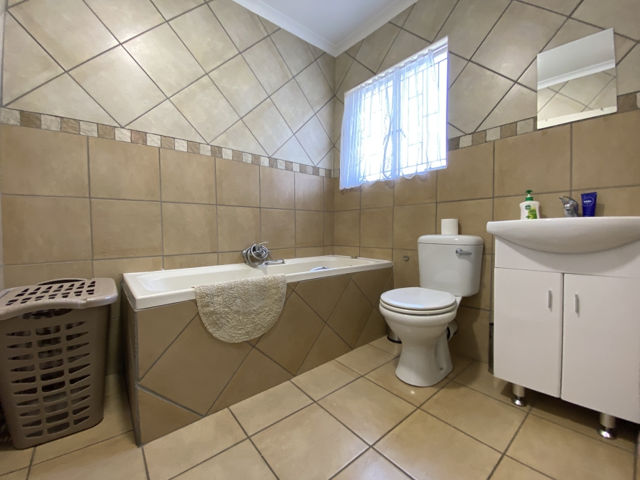 3 Bedroom Property for Sale in Greenstone Hill Gauteng