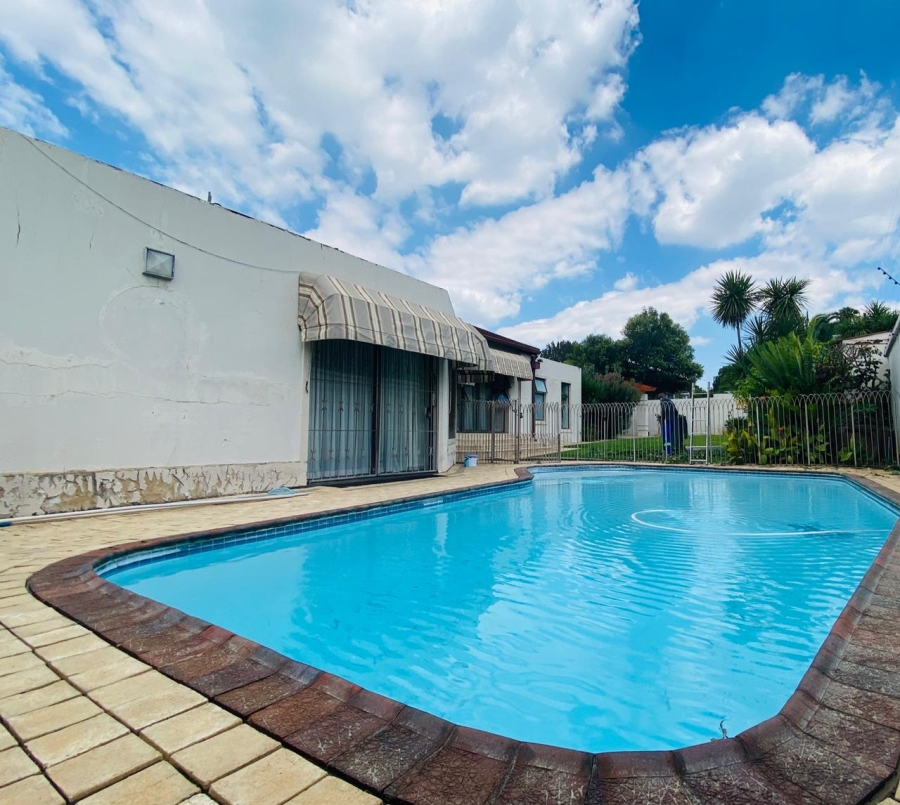 6 Bedroom Property for Sale in Sydenham Gauteng