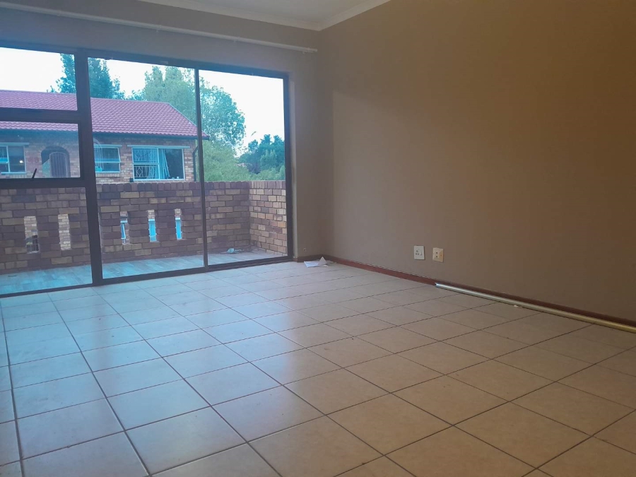 2 Bedroom Property for Sale in Buccleuch Gauteng