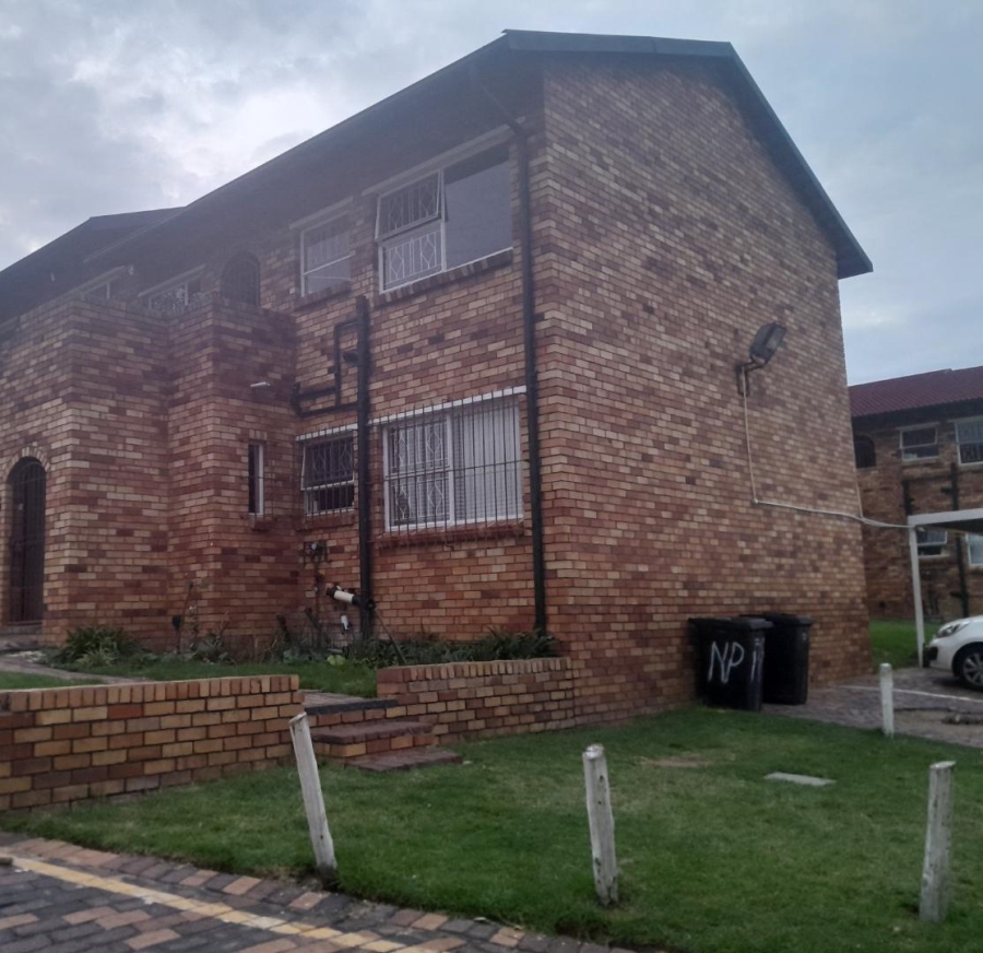 2 Bedroom Property for Sale in Buccleuch Gauteng