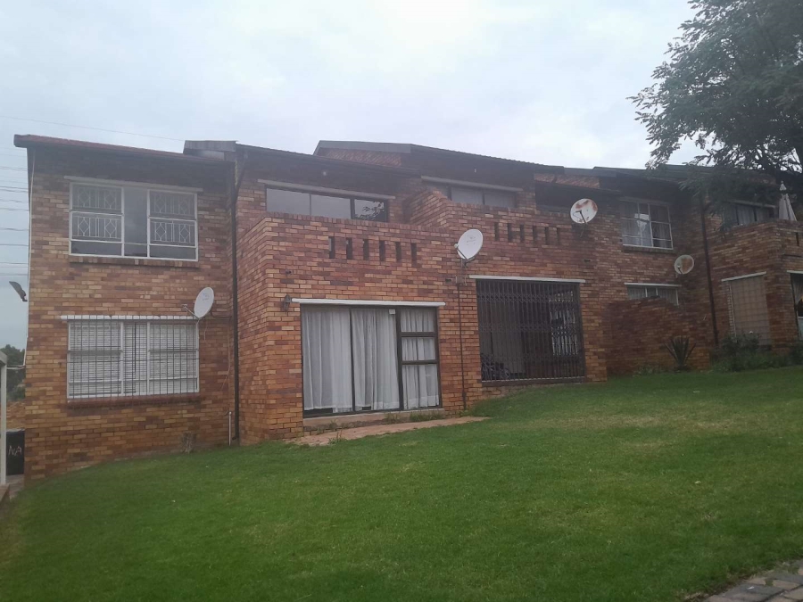 2 Bedroom Property for Sale in Buccleuch Gauteng