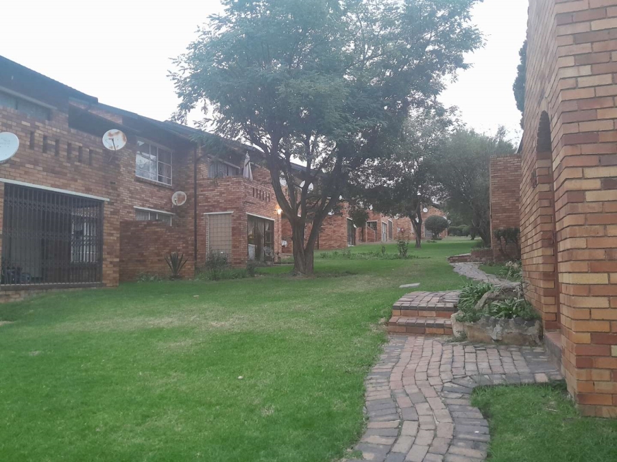 2 Bedroom Property for Sale in Buccleuch Gauteng