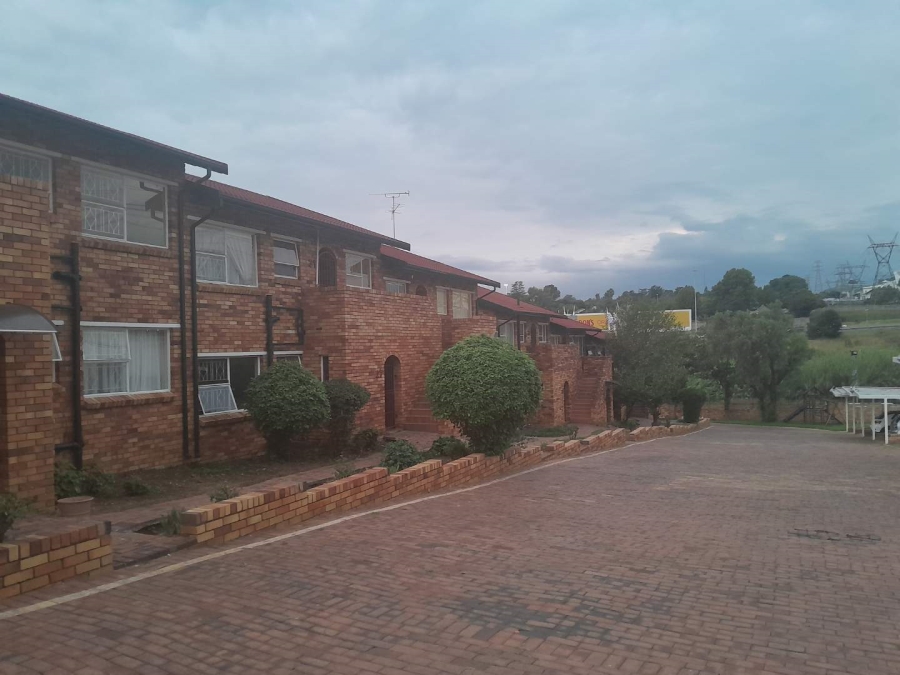 2 Bedroom Property for Sale in Buccleuch Gauteng