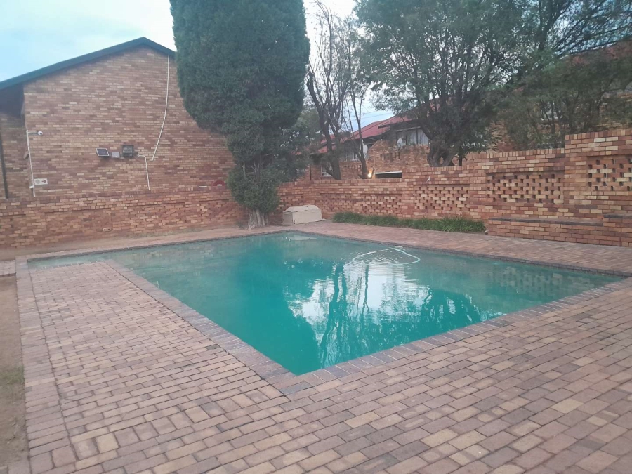 2 Bedroom Property for Sale in Buccleuch Gauteng