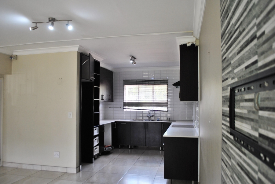 3 Bedroom Property for Sale in Halfway Gardens Gauteng