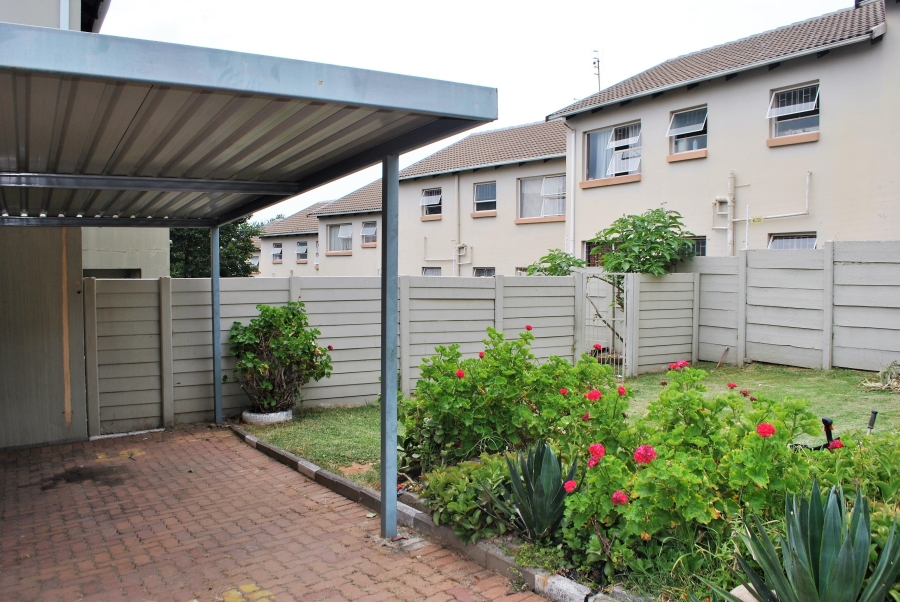 2 Bedroom Property for Sale in Vorna Valley Gauteng