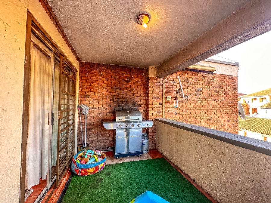 3 Bedroom Property for Sale in Die Hoewes Gauteng