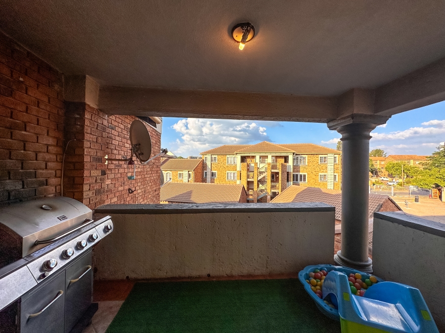 3 Bedroom Property for Sale in Die Hoewes Gauteng