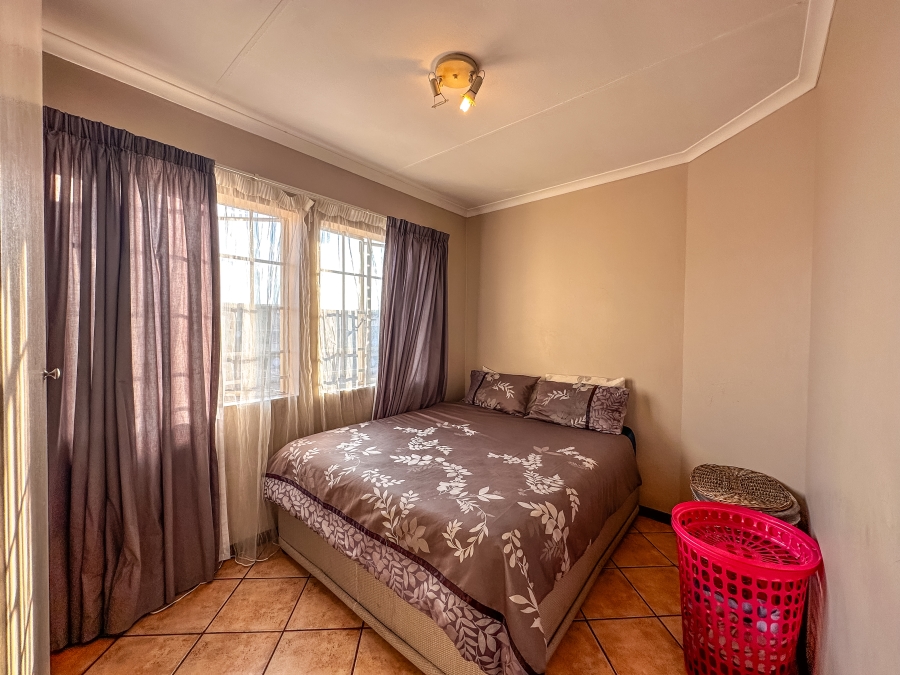 3 Bedroom Property for Sale in Die Hoewes Gauteng