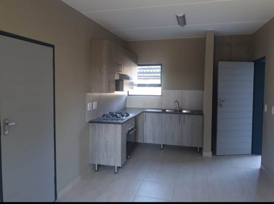 1 Bedroom Property for Sale in Glen Austin Gauteng