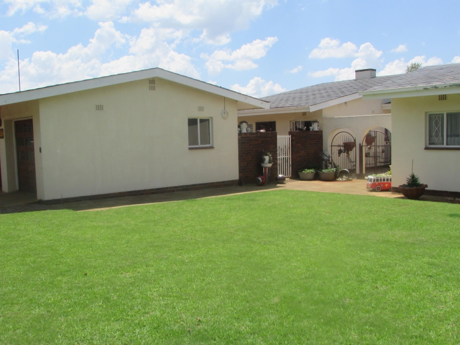 4 Bedroom Property for Sale in Westonaria Gauteng