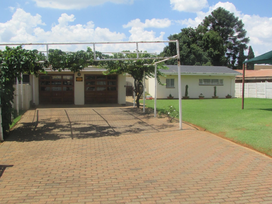 4 Bedroom Property for Sale in Westonaria Gauteng