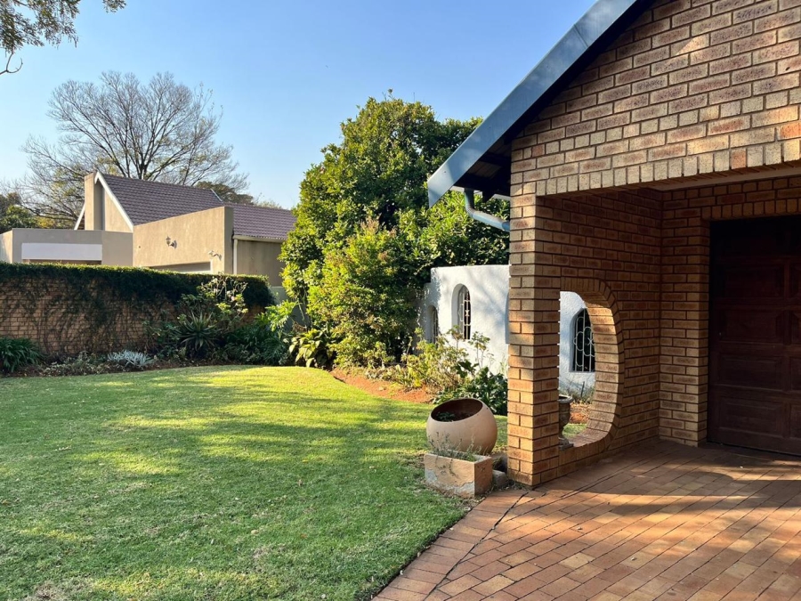 5 Bedroom Property for Sale in Larrendale Gauteng