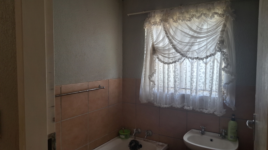 2 Bedroom Property for Sale in Dawn Park Gauteng