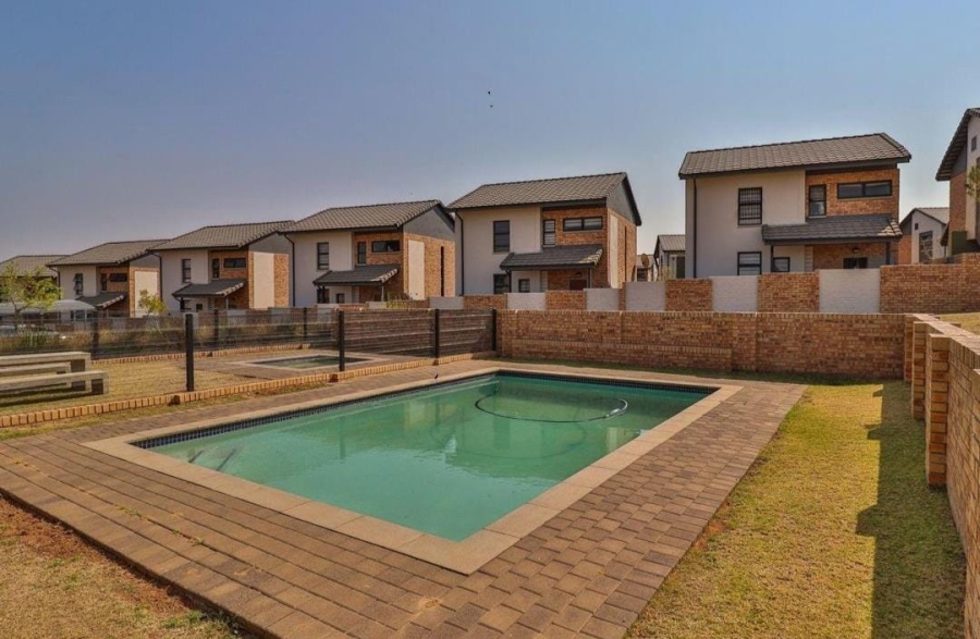 3 Bedroom Property for Sale in Amberfield Gauteng