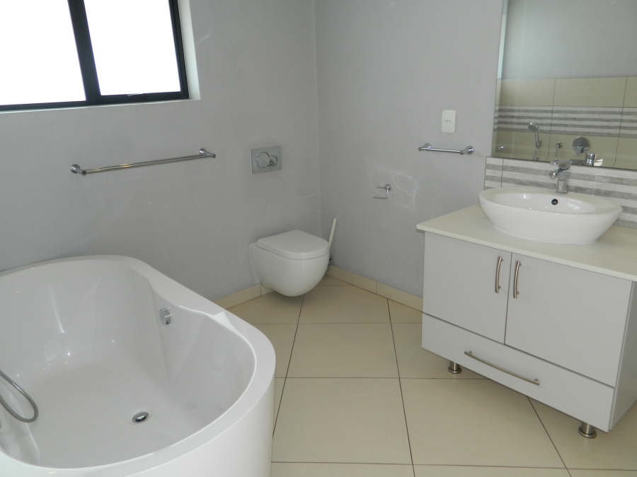 5 Bedroom Property for Sale in Silverwoods Country Estate Gauteng