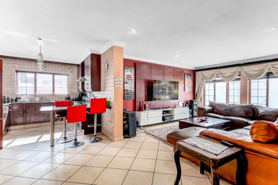 4 Bedroom Property for Sale in Thatchfield Cresent Gauteng
