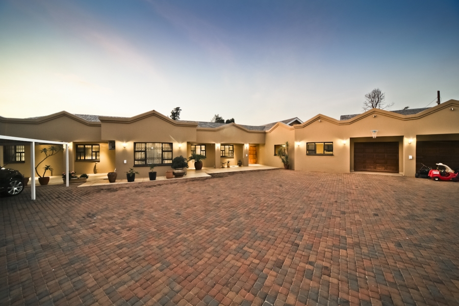 4 Bedroom Property for Sale in Waverley Gauteng