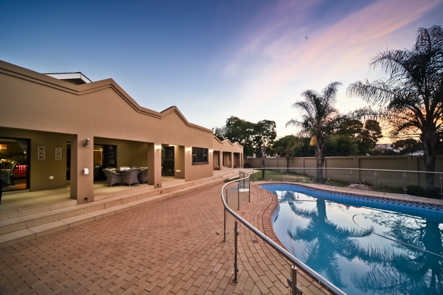 4 Bedroom Property for Sale in Waverley Gauteng