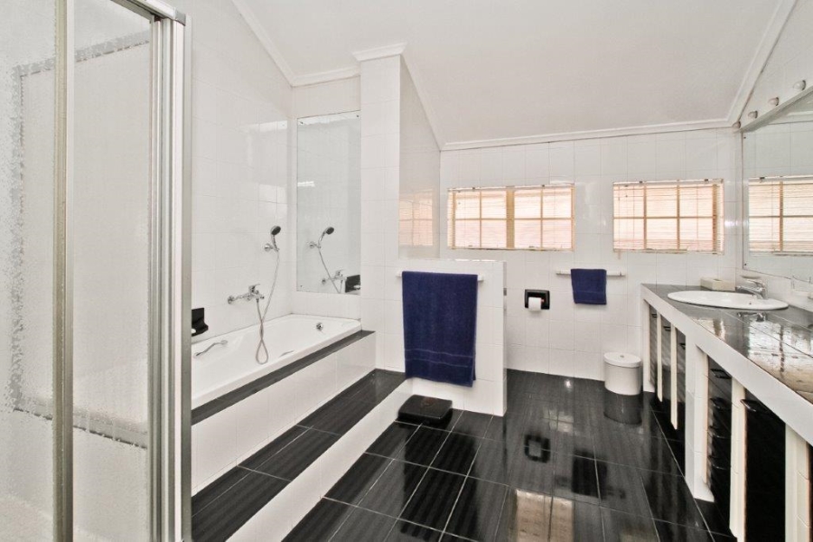 5 Bedroom Property for Sale in Hurlingham Gauteng