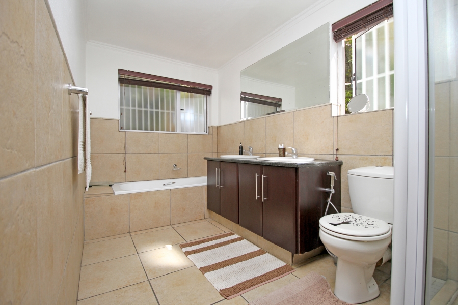 3 Bedroom Property for Sale in Waverley Gauteng