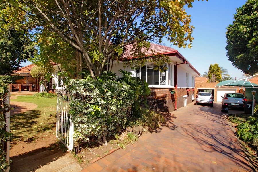 3 Bedroom Property for Sale in Waverley Gauteng