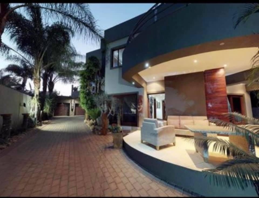 7 Bedroom Property for Sale in Silver Lakes Golf Estate Gauteng