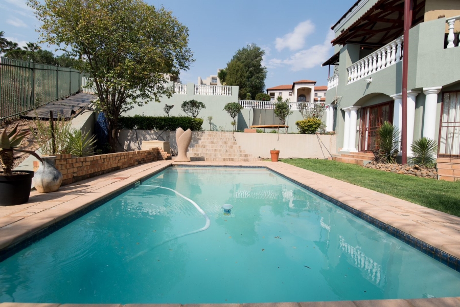 7 Bedroom Property for Sale in Waterkloof Ridge Gauteng