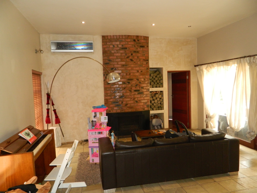 To Let 4 Bedroom Property for Rent in Silver Lakes Golf Estate Gauteng