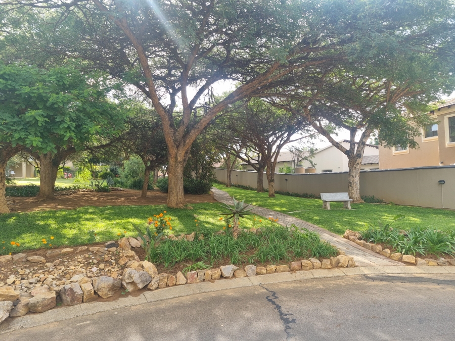 2 Bedroom Property for Sale in Leeuwenhof Estate Gauteng