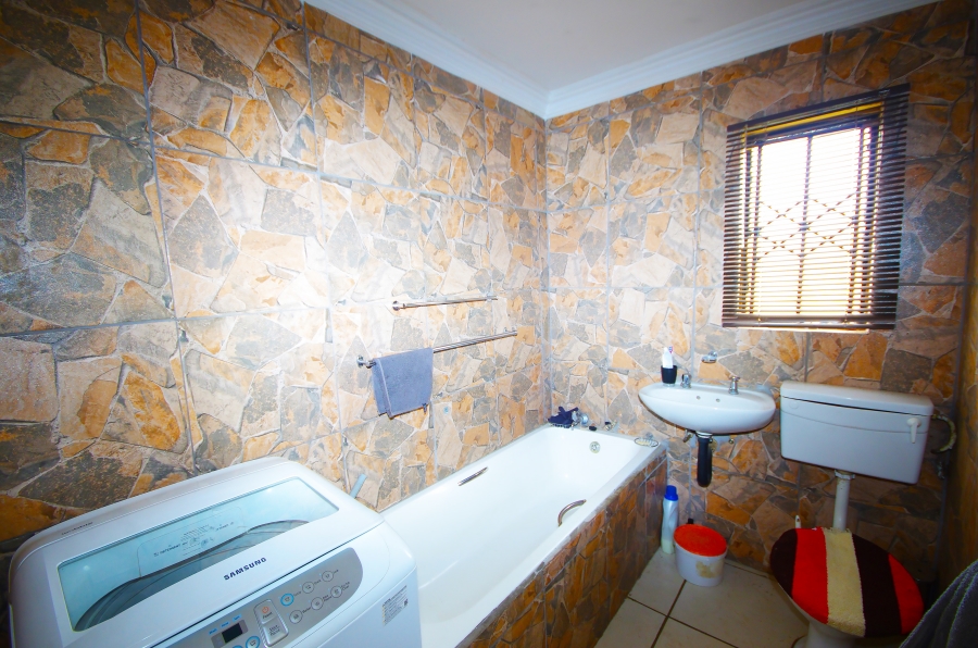 3 Bedroom Property for Sale in Windmill Park Gauteng