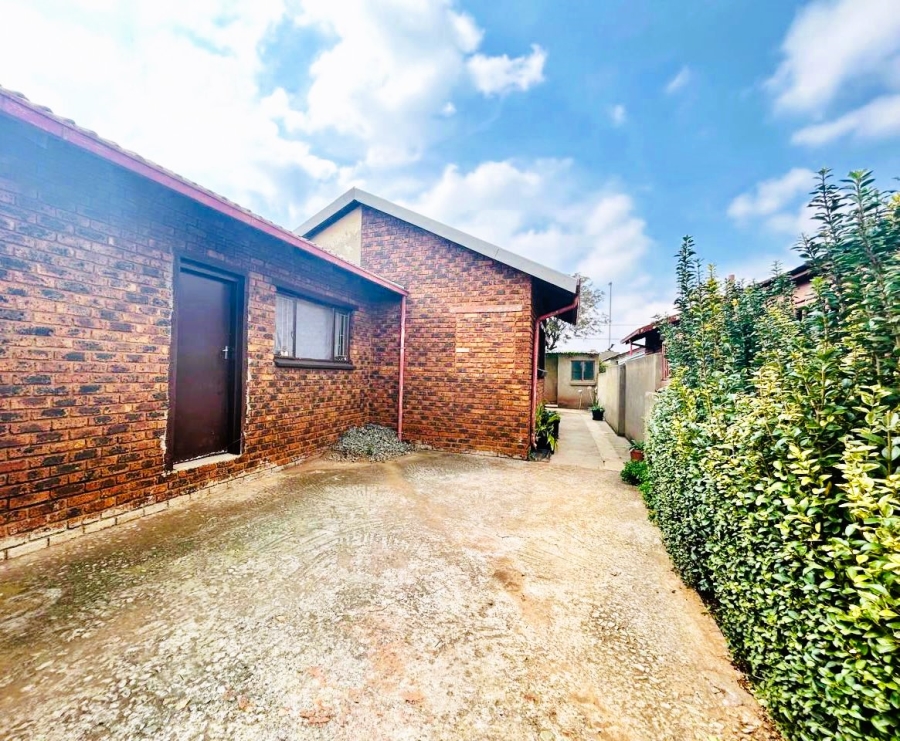 3 Bedroom Property for Sale in Vosloorus Ext 8 Gauteng