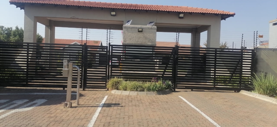 3 Bedroom Property for Sale in Sonneveld Gauteng