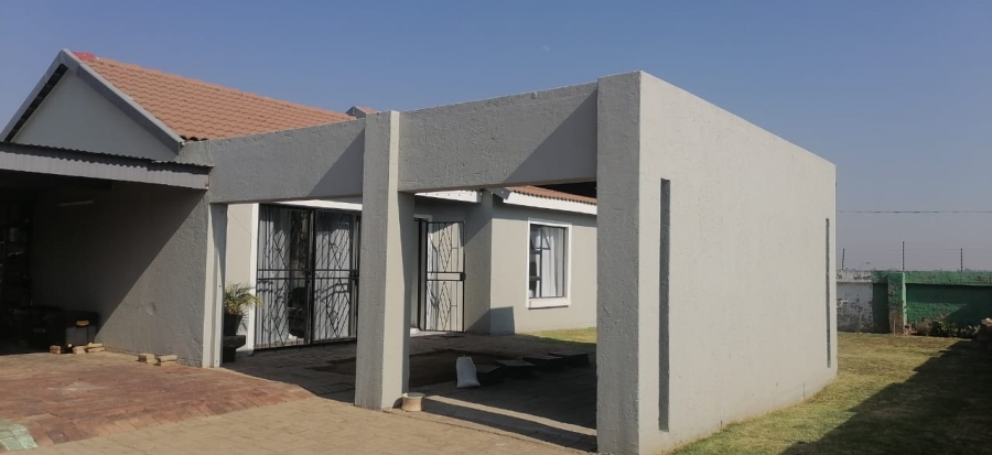 3 Bedroom Property for Sale in Sonneveld Gauteng