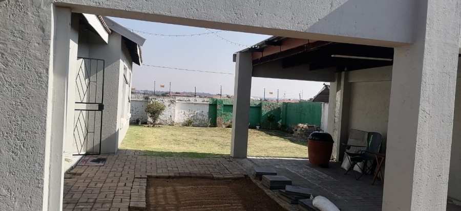 3 Bedroom Property for Sale in Sonneveld Gauteng