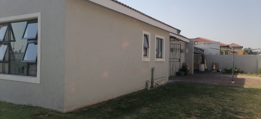 3 Bedroom Property for Sale in Sonneveld Gauteng